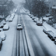 Ilustración para el artículo titulado Los inviernos solo van a empeorar, así que han inventado una forma de generar electricidad a partir de las nevadas